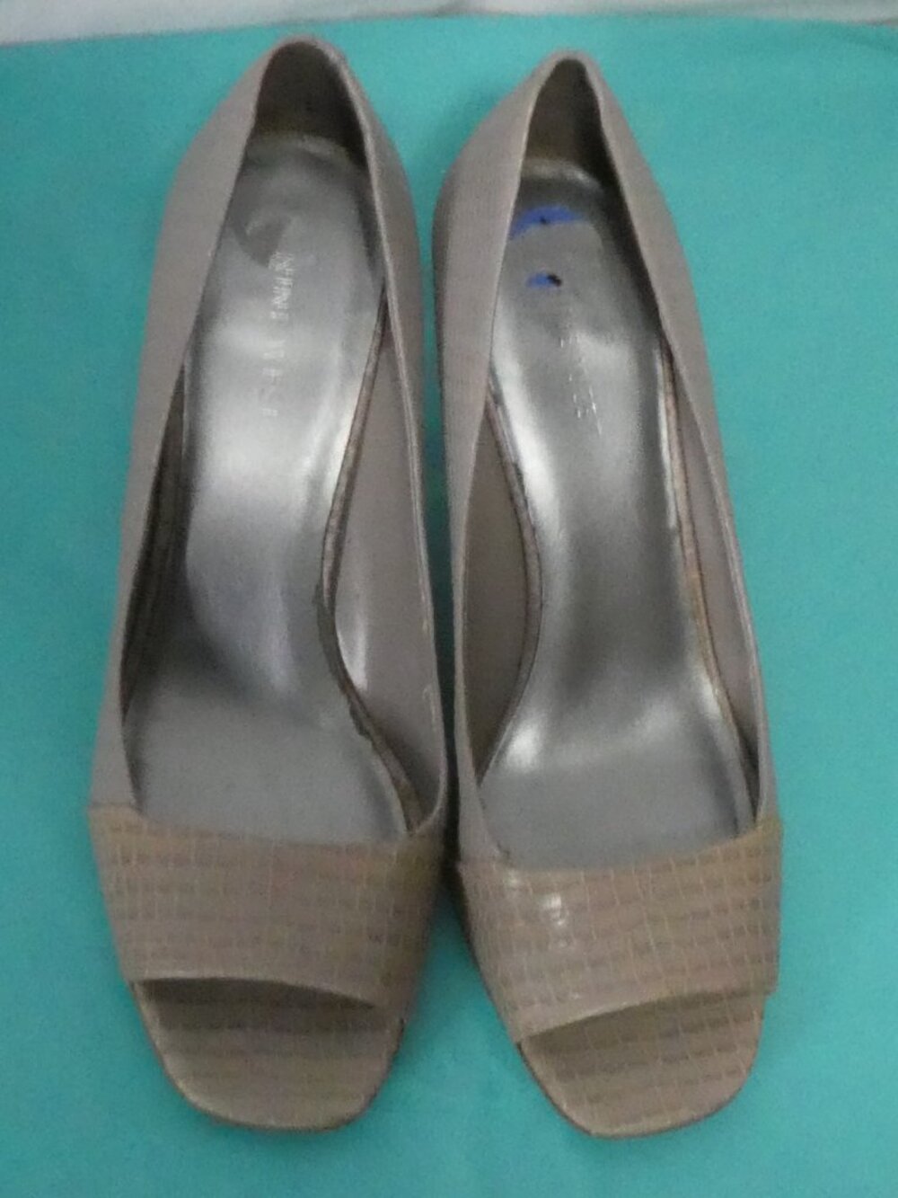 NINE WEST Grey Textured Reptile Print Peep Toe Low Wedge Pumps - Size 7.5M